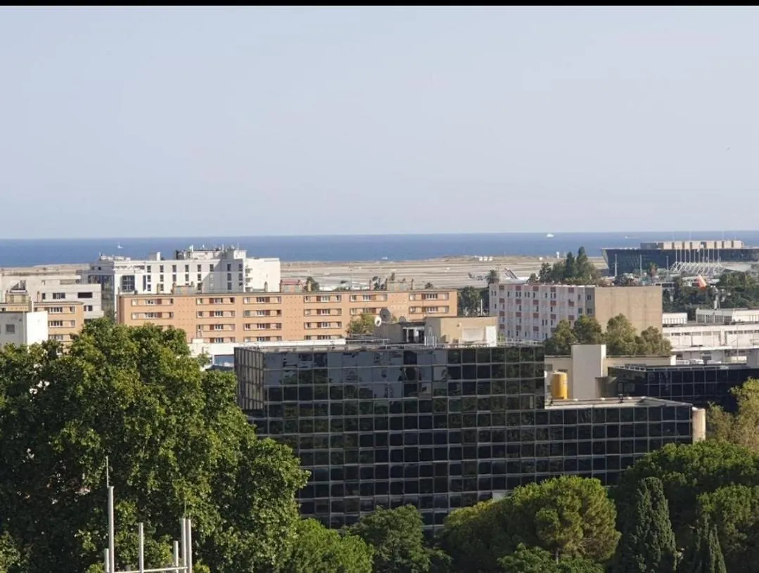 Grand Appartement 5 Chambres, 5 Television , 95 M2, Vue Mer, Tramway Sur Place, Gare Train 2 Min, Aeroport 5 Min , Large Apartment 5 Bedrooms, 5 Televisions, 95 M2, Sea View, Tram On Site, Train Station 2 Mins, Airport 5 Mins Nizza