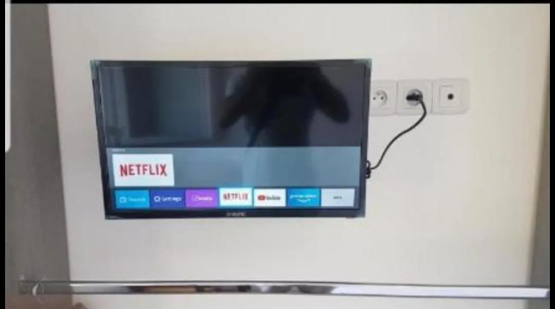 Grand Appartement 5 Chambres, 5 Television , 95 M2, Vue Mer, Tramway Sur Place, Gare Train 2 Min, Aeroport 5 Min , Large Apartment 5 Bedrooms, 5 Televisions, 95 M2, Sea View, Tram On Site, Train Station 2 Mins, Airport 5 Mins Nice