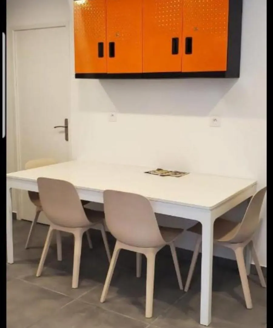 Grand Appartement 5 Chambres, 5 Television , 95 M2, Vue Mer, Tramway Sur Place, Gare Train 2 Min, Aeroport 5 Min , Large Apartment 5 Bedrooms, 5 Televisions, 95 M2, Sea View, Tram On Site, Train Station 2 Mins, Airport 5 Mins Nice